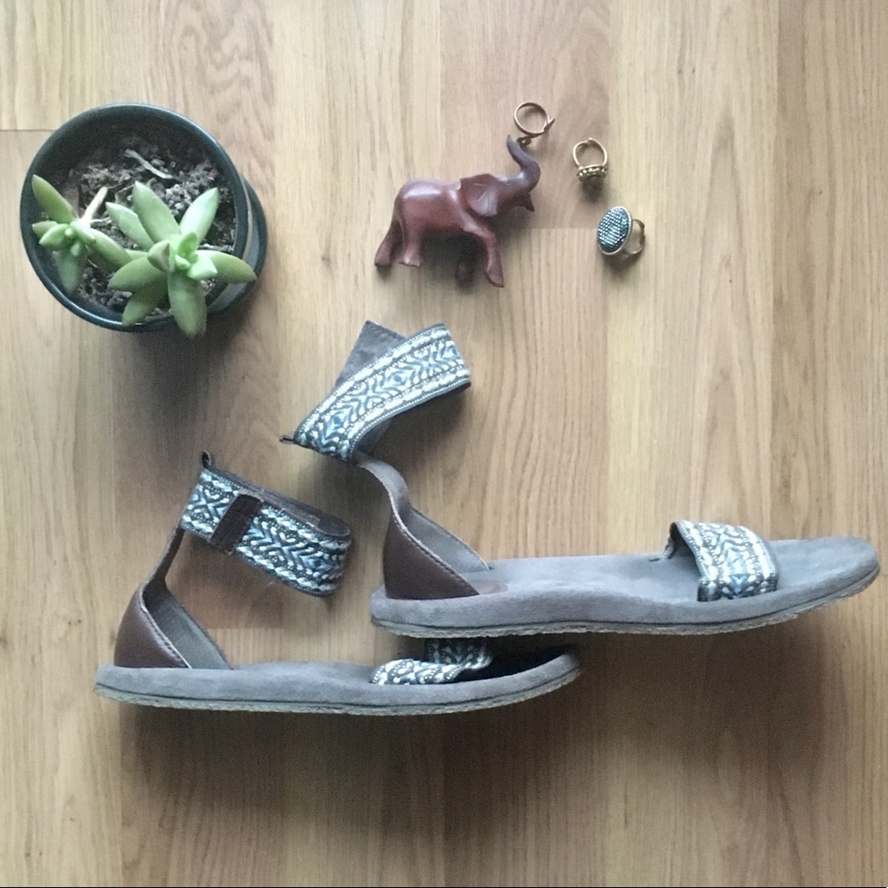 Ankle-wrap Teva Sandals